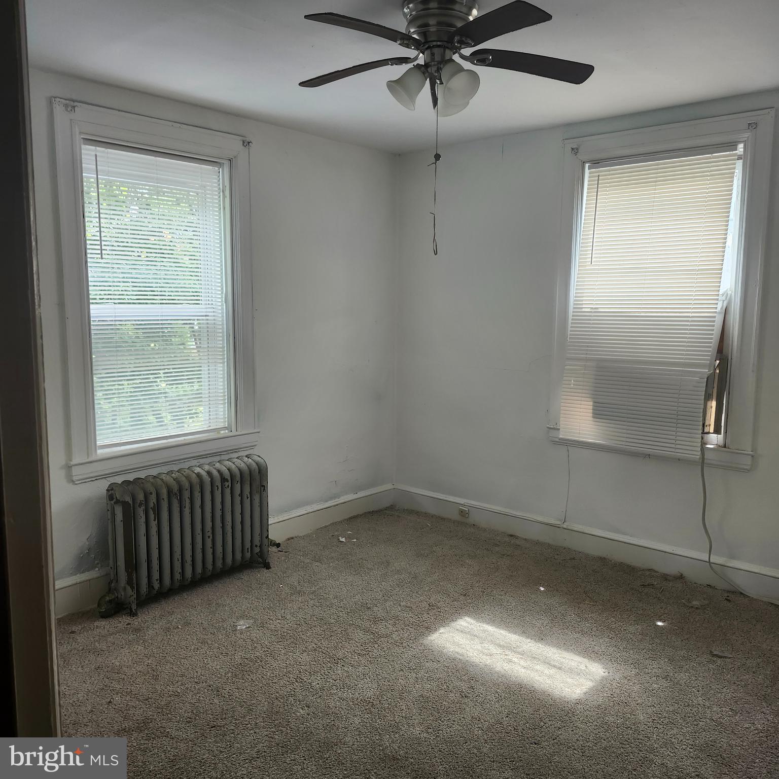905 Cooks Lane Baltimore, MD 21229 - Photo 13 of 20 a view of an empty room with a window