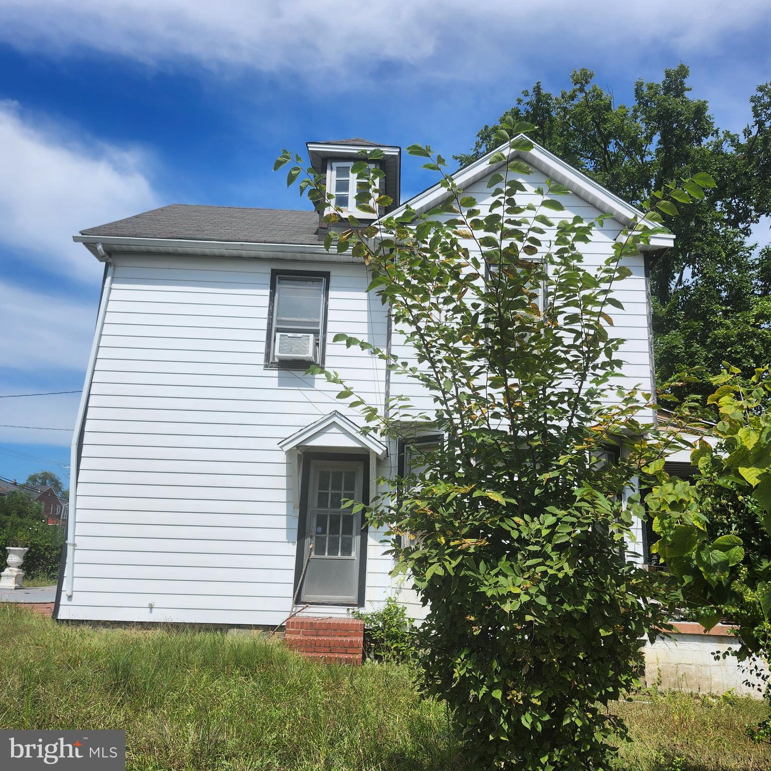 905 Cooks Lane Baltimore, MD 21229 - Photo 19 of 20 a front view of a house with a yard