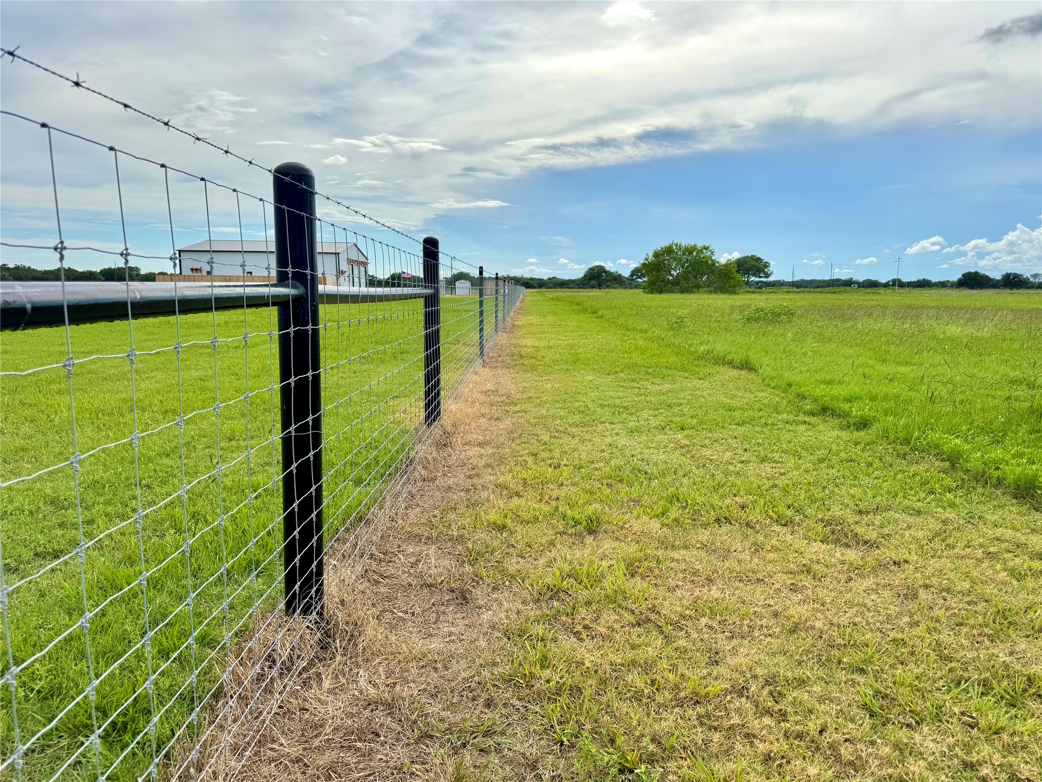 105 Pin Tail Lane Columbus, TX 78934 - Photo 11 of 14 a view of a ocean with a big yard