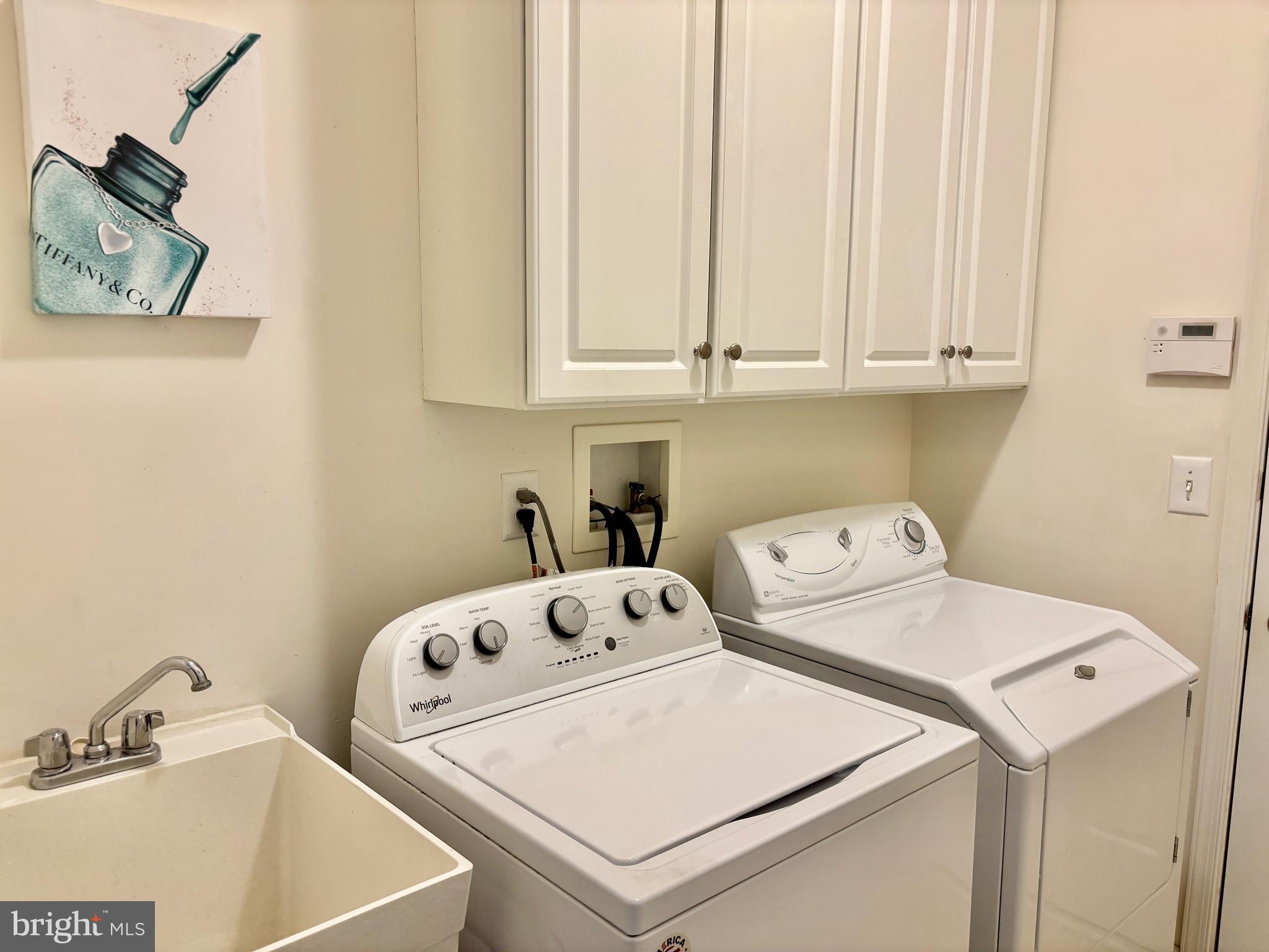165 Einstein Way Cranbury, NJ 08512 - Photo 21 of 37 a utility room with dryer and washer