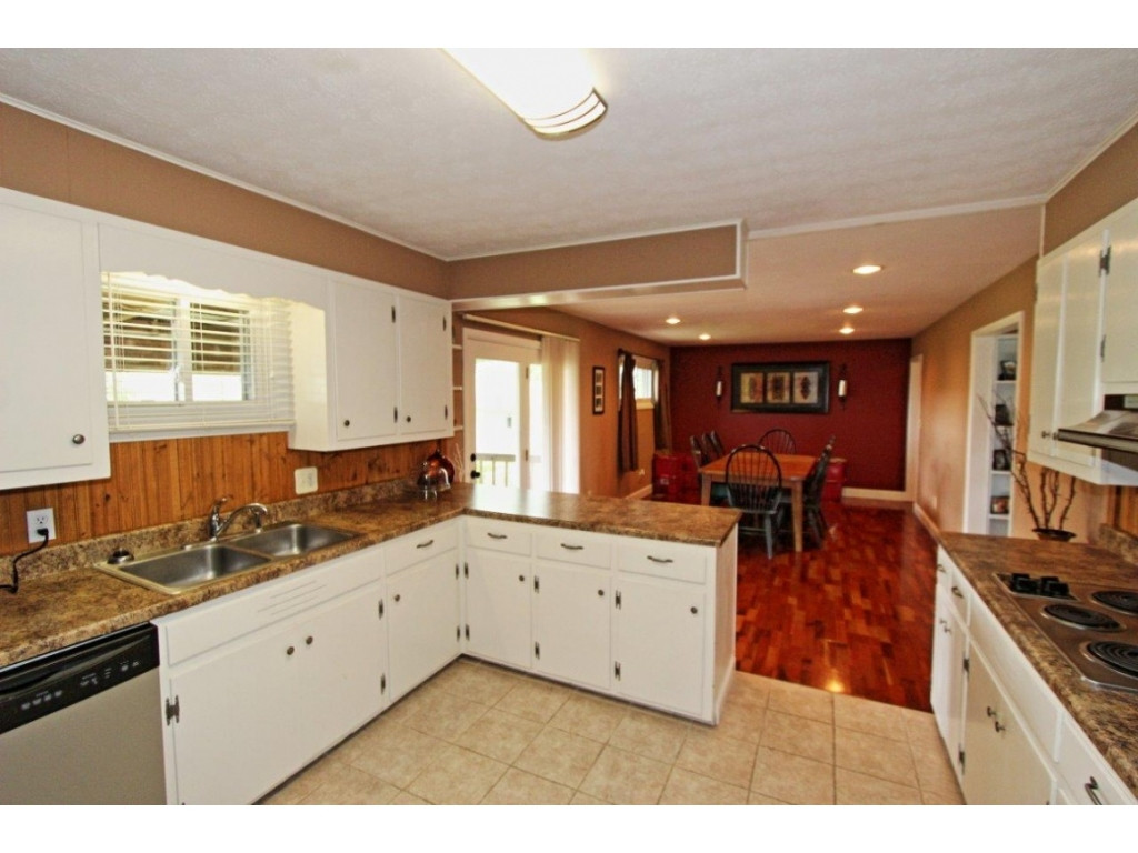 249 Douglas Chapel Road Jonesborough, TN 37659 - Photo 3 of 12 Kitchen 1