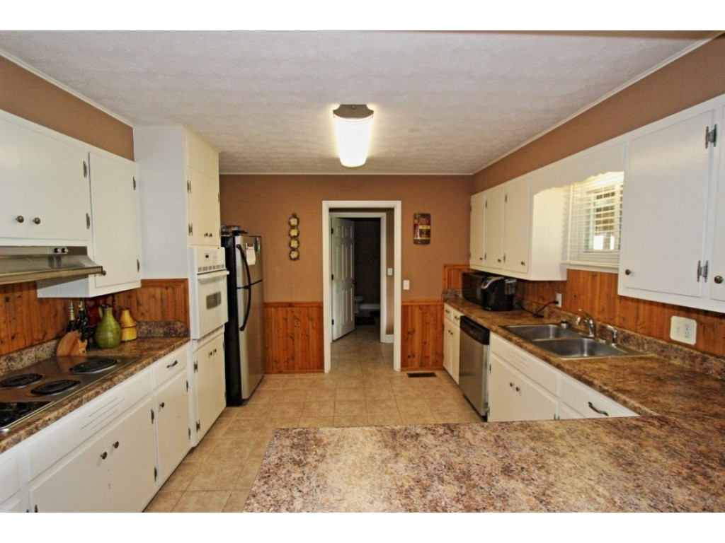 249 Douglas Chapel Road Jonesborough, TN 37659 - Photo 4 of 12 Kitchen 2