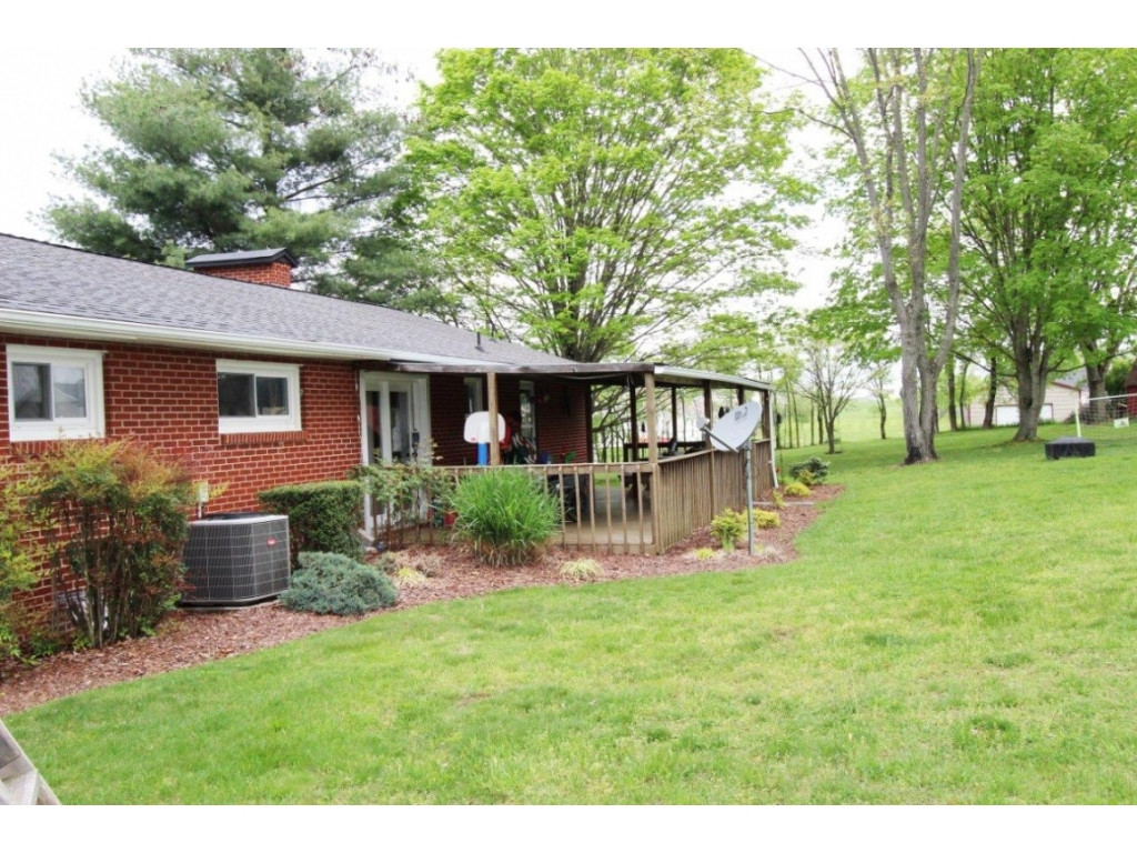 249 Douglas Chapel Road Jonesborough, TN 37659 - Photo 9 of 12 Rear