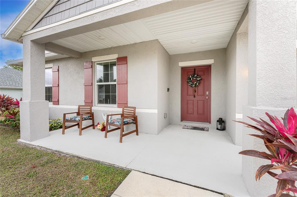 475 Posadas Circle Punta Gorda, FL 33983 - Photo 3 of 54 a living room with furniture and a potted plant