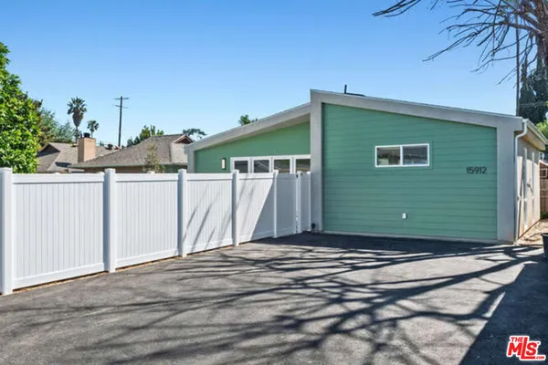 $3,800 | 15912 Vose Street, Van Nuys, CA 91406