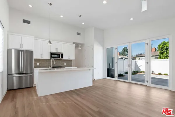 $3,800 | 15912 Vose Street, Van Nuys, CA 91406