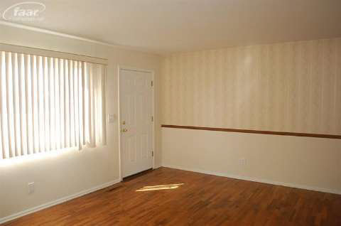 1147 South Genesee Road Burton, MI 48509 - Photo 7 of 19 20397791-6.JPG