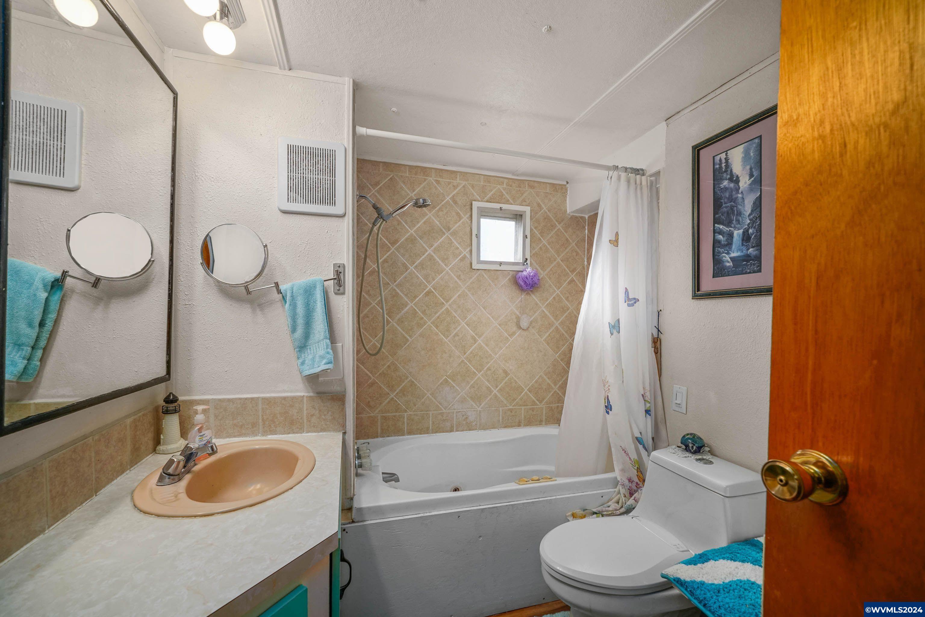 11823 Northeast Carl Road, Unit 1 Woodburn, OR 97071 - Photo 13 of 24