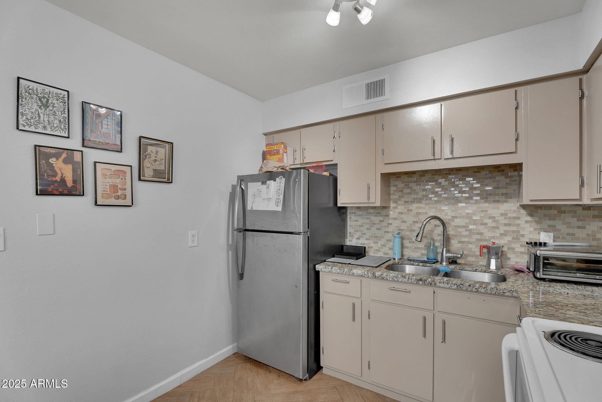 3626 North 37th Street, Unit 7 Phoenix, AZ 85018 - Photo 10 of 25 8-web-or-mls-37th St-7