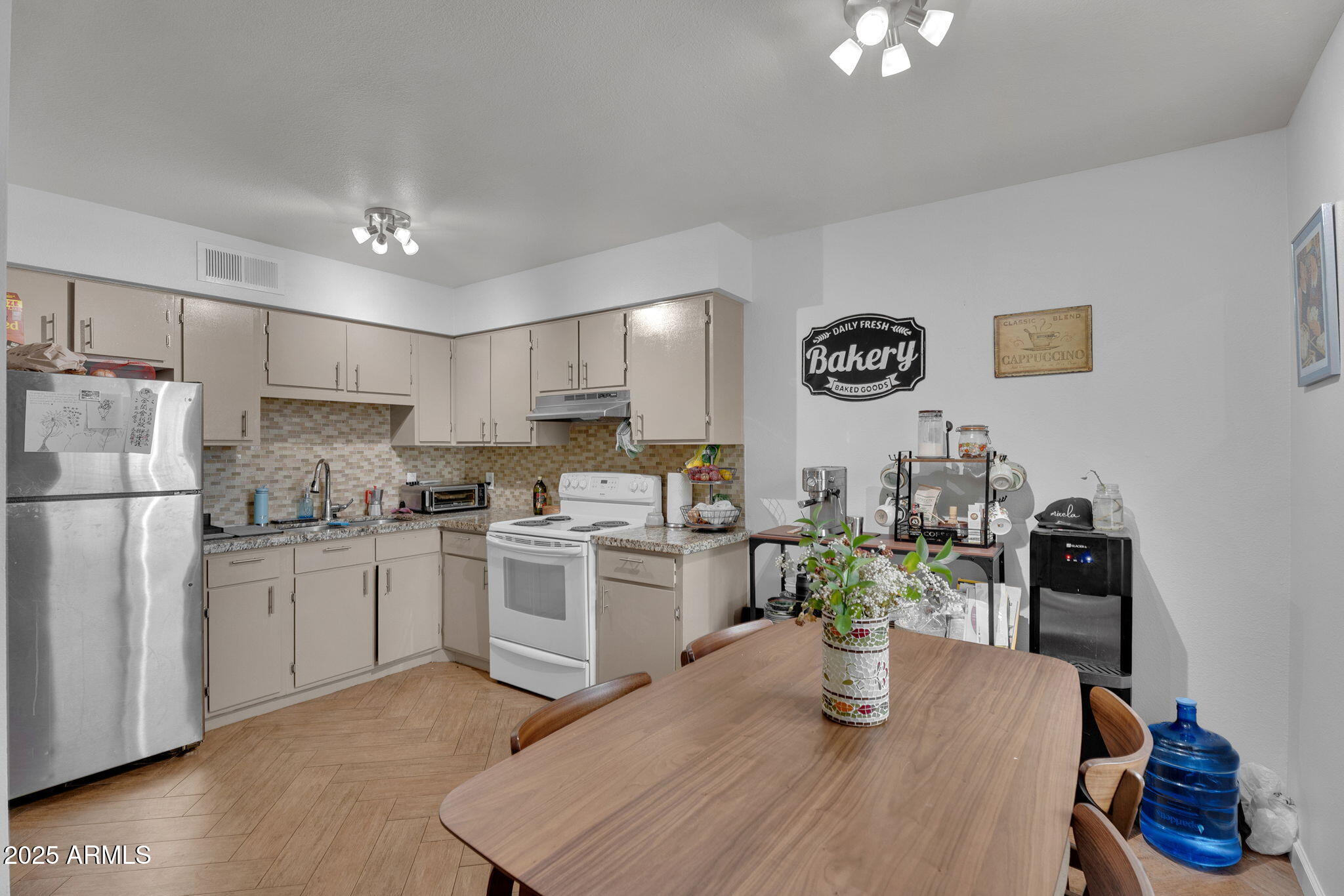 3626 North 37th Street, Unit 7 Phoenix, AZ 85018 - Photo 3 of 25 9-web-or-mls-37th St-5