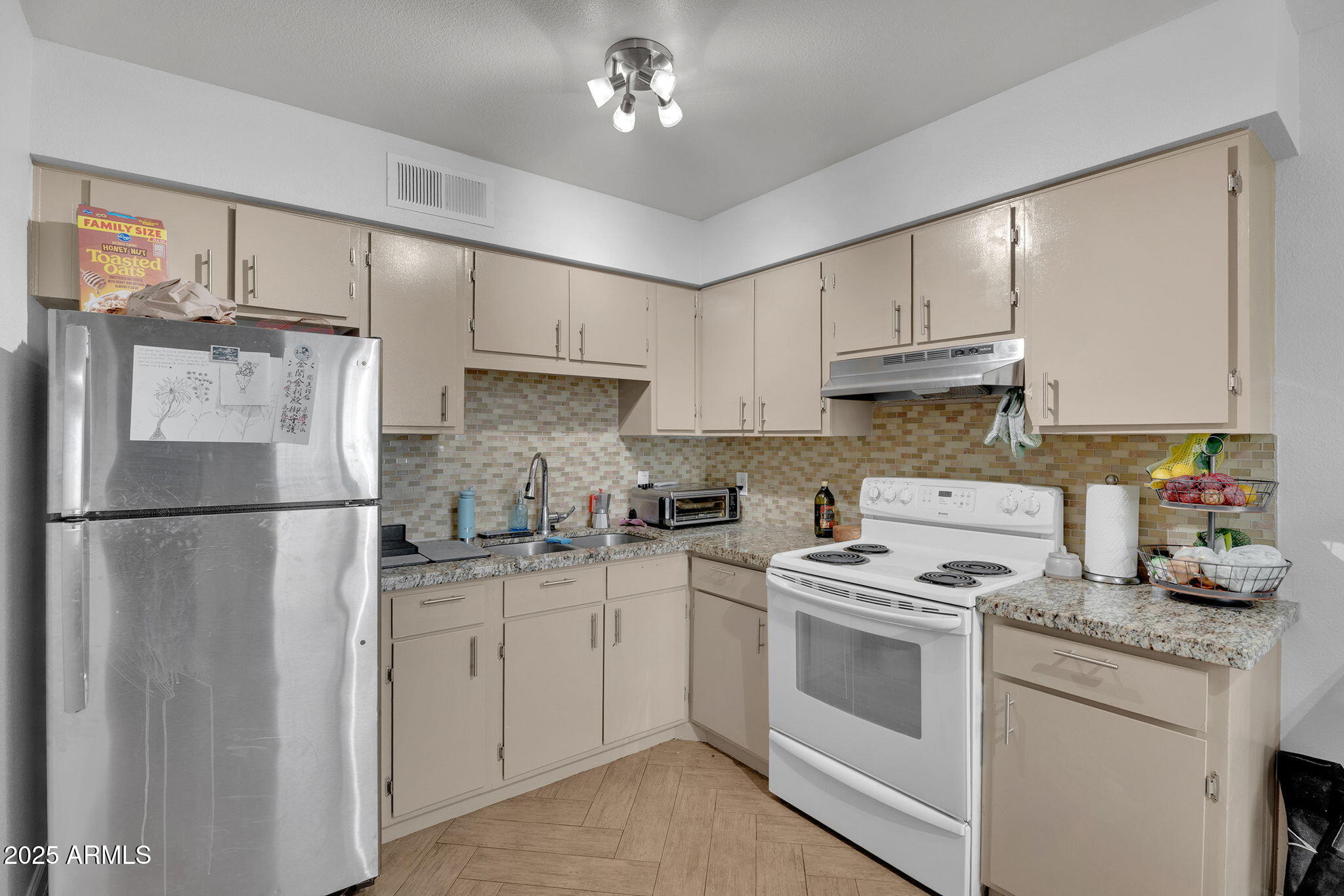 3626 North 37th Street, Unit 7 Phoenix, AZ 85018 - Photo 9 of 25 7-web-or-mls-37th St-6