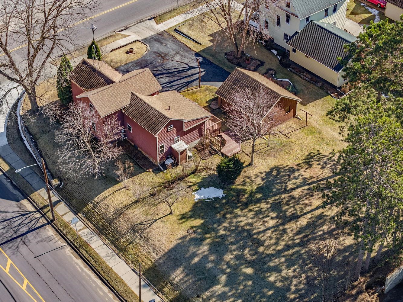 102 South Albert Avenue Reedsburg, WI 53959 - Photo 3 of 38