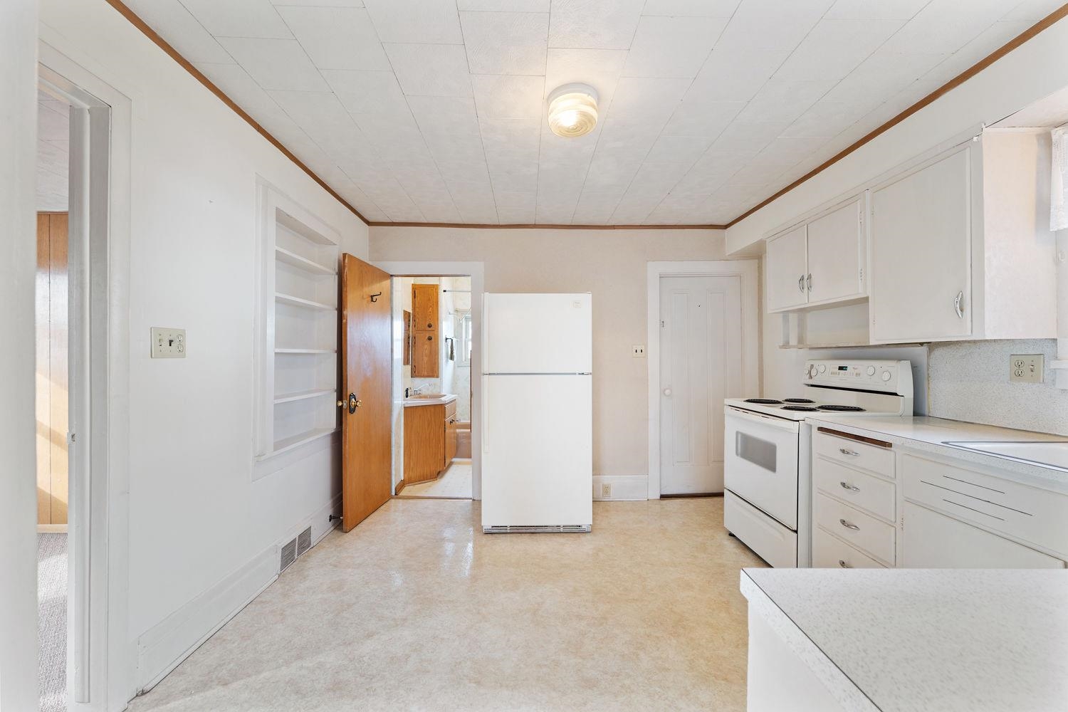 102 South Albert Avenue Reedsburg, WI 53959 - Photo 5 of 38