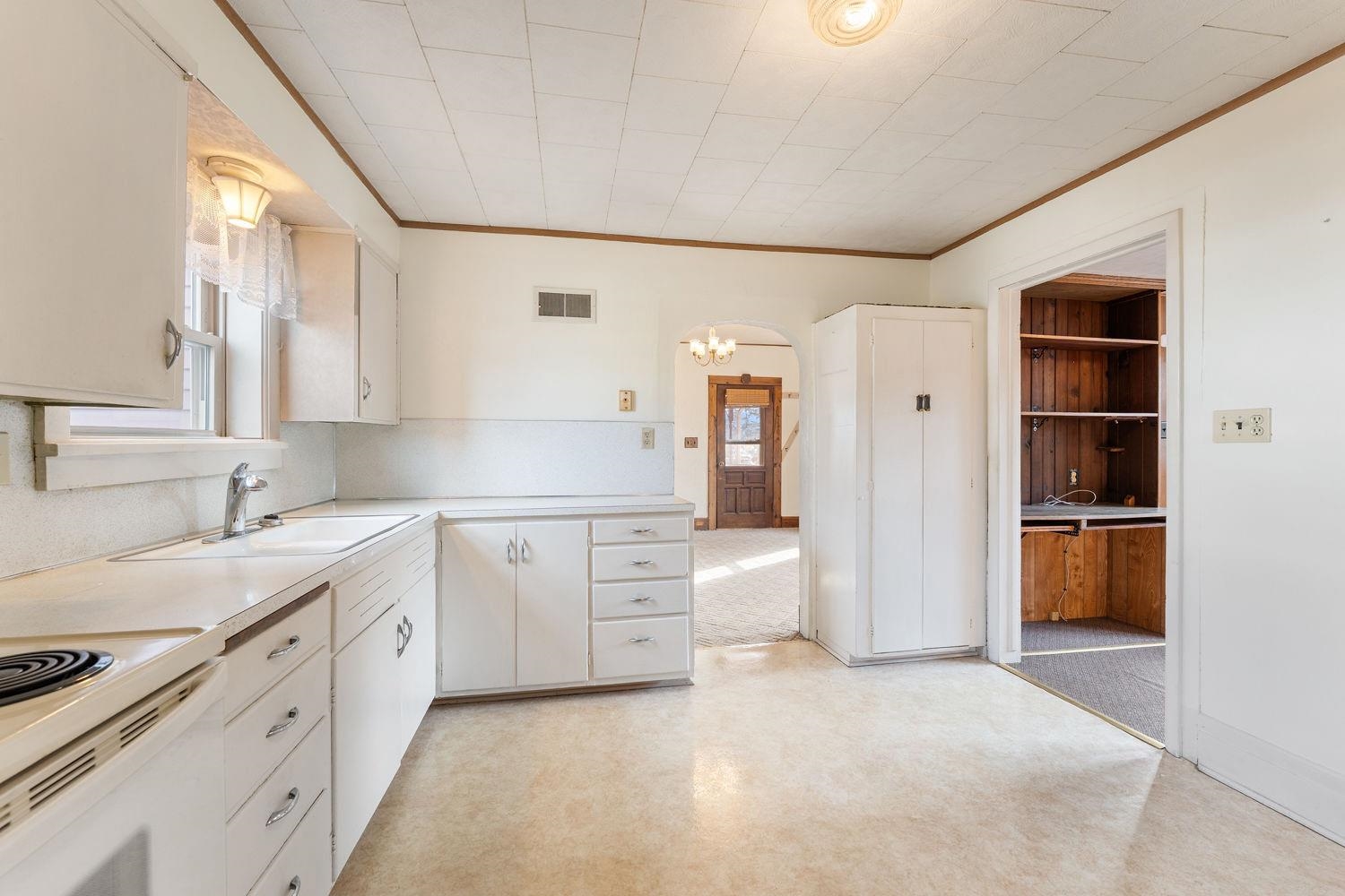 102 South Albert Avenue Reedsburg, WI 53959 - Photo 7 of 38