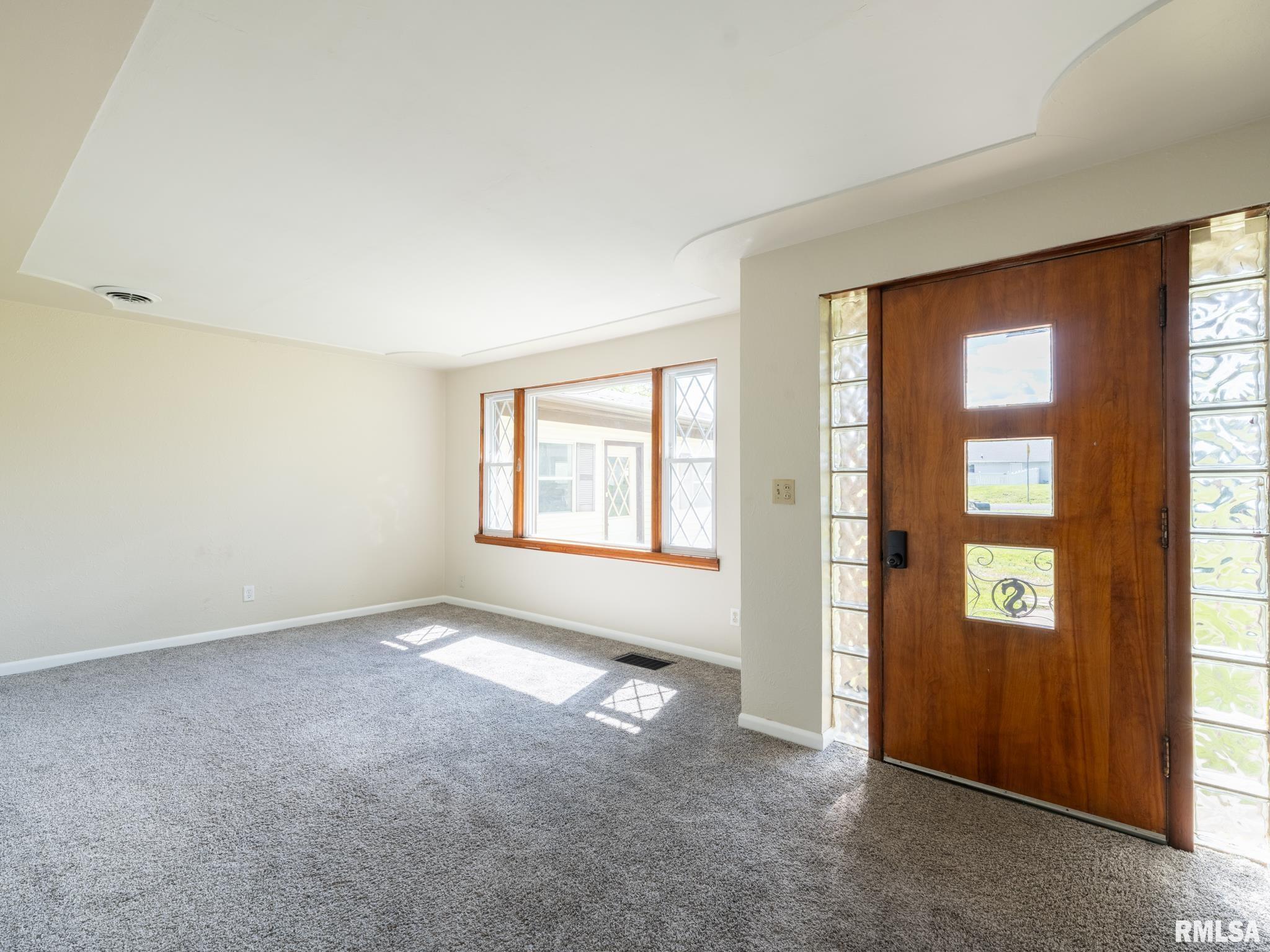 611 Woodland Trail Washington, IL 61571 - Photo 3 of 34