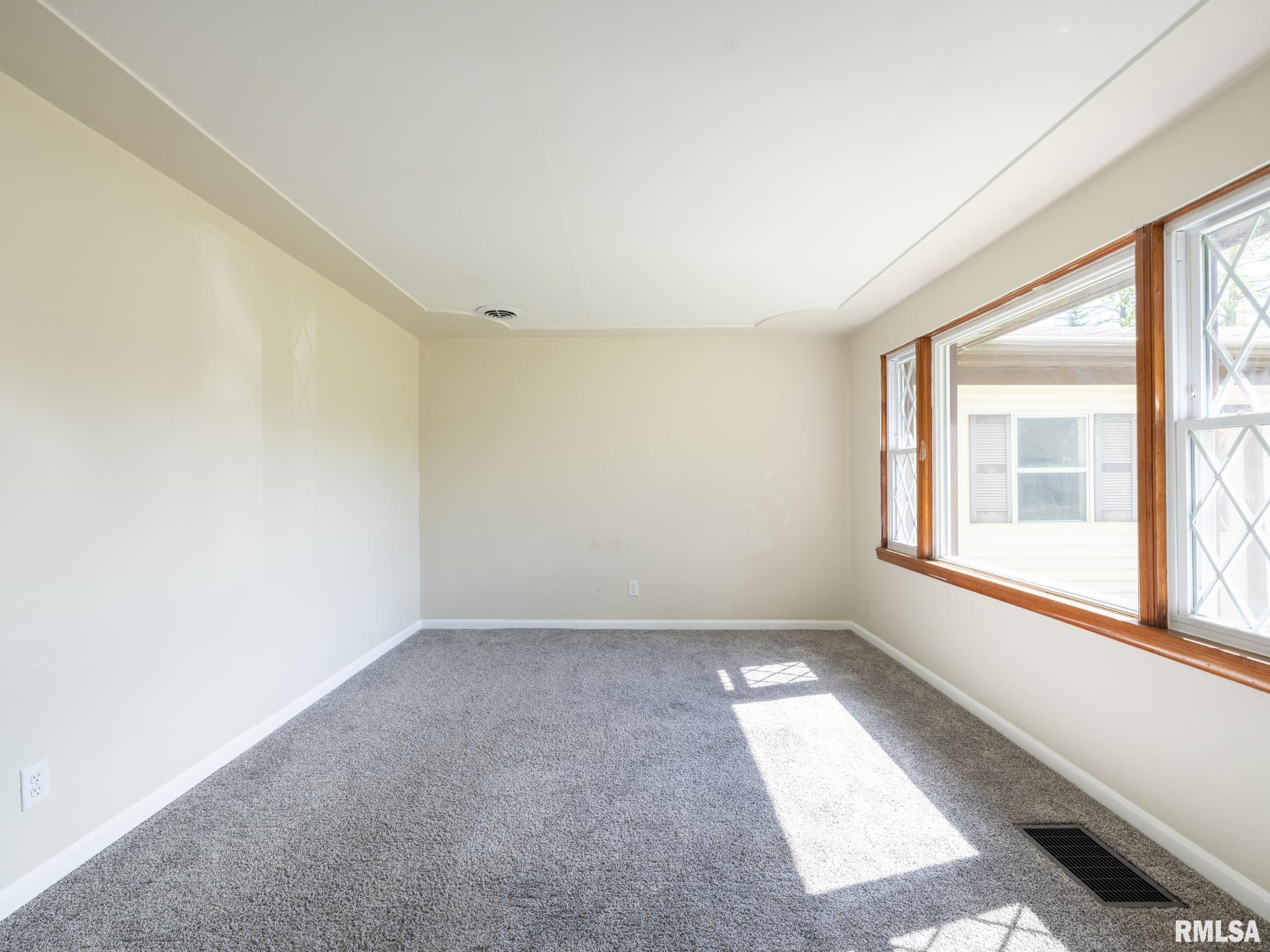 611 Woodland Trail Washington, IL 61571 - Photo 4 of 34