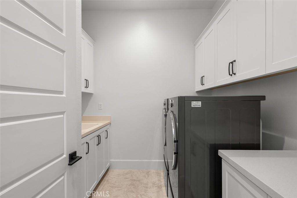 39504 Caladium Drive Temecula, CA 92591 - Photo 11 of 38 a utility room with cabinets