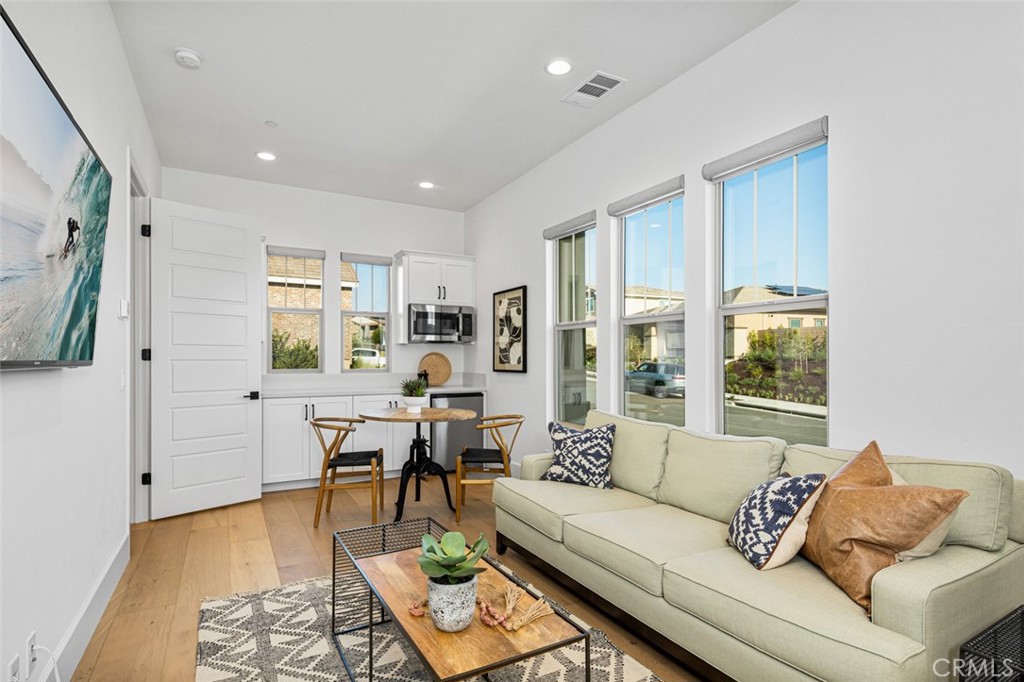 39504 Caladium Drive Temecula, CA 92591 - Photo 16 of 38 a living room with furniture and a window