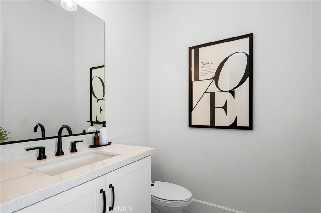 39504 Caladium Drive Temecula, CA 92591 - Photo 18 of 38 a bathroom with a toilet sink and mirror