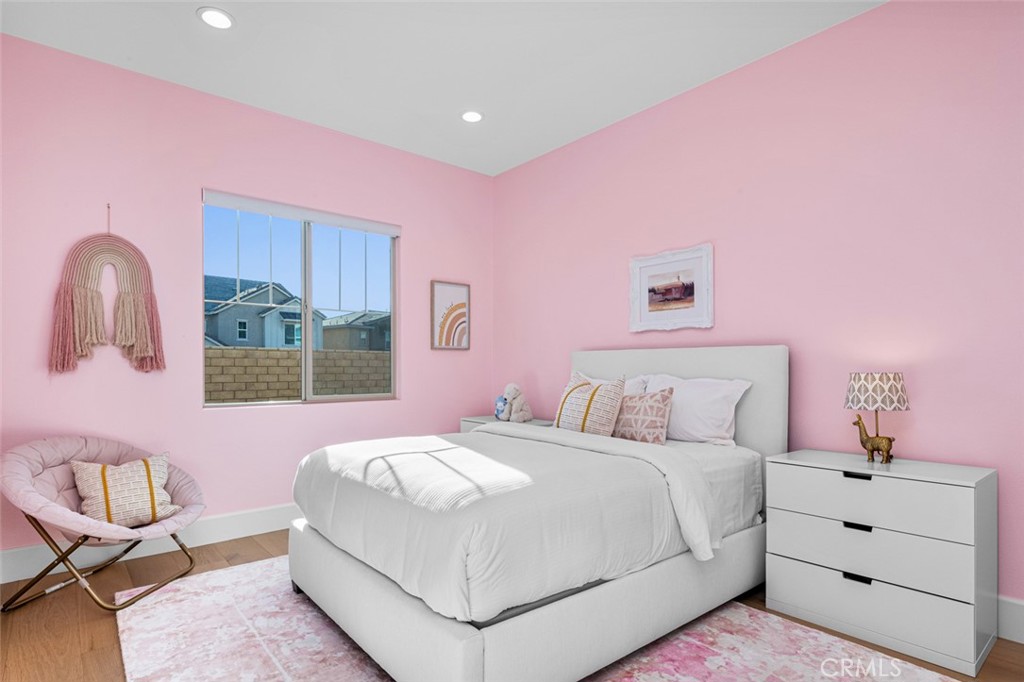 39504 Caladium Drive Temecula, CA 92591 - Photo 20 of 38 a bedroom with a bed and wooden floor