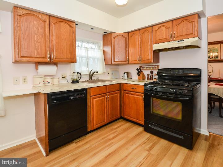 107 Twining Road Lansdale, PA 19446 - Photo 11 of 25 Kitchen