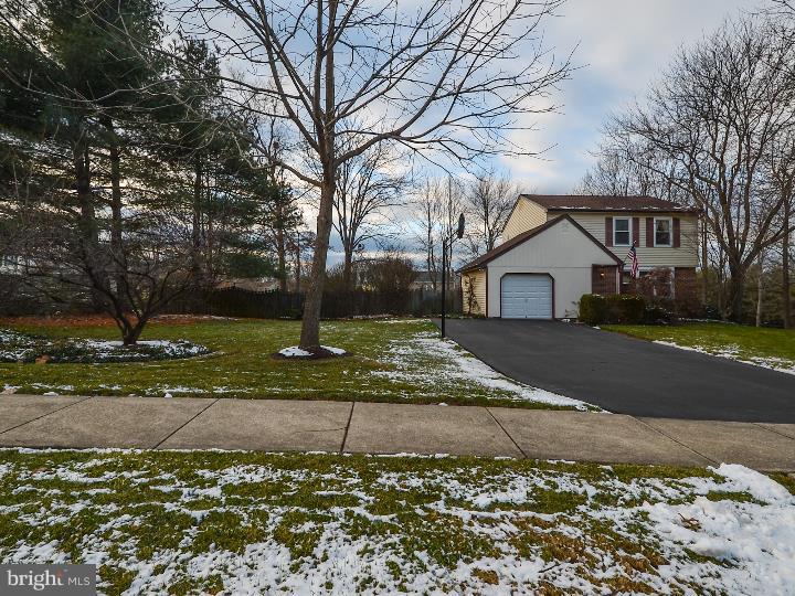 107 Twining Road Lansdale, PA 19446 - Photo 3 of 25 Front Yard