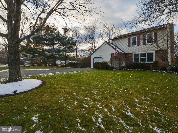 107 Twining Road Lansdale, PA 19446 - Photo 4 of 25 Front Yard
