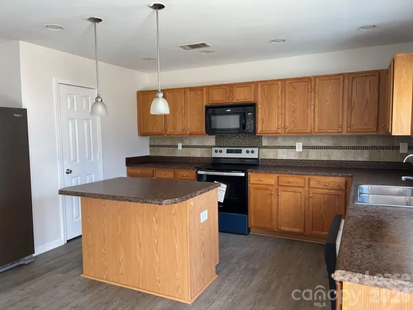 $2,300 | 176 Silverspring Place, Mooresville, NC 28117