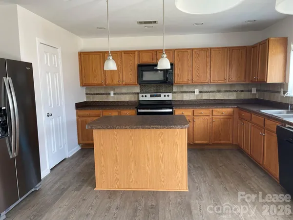 $2,300 | 176 Silverspring Place, Mooresville, NC 28117