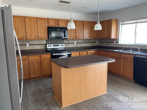 $2,300 | 176 Silverspring Place, Mooresville, NC 28117