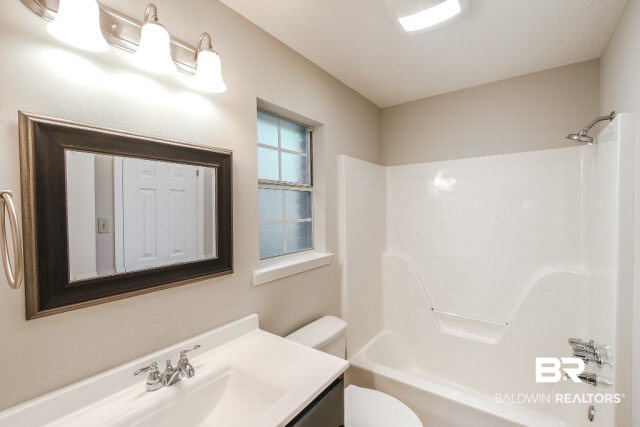 10 Oleander Circle Foley, AL 36535 - Photo 16 of 26 Master Bathroom