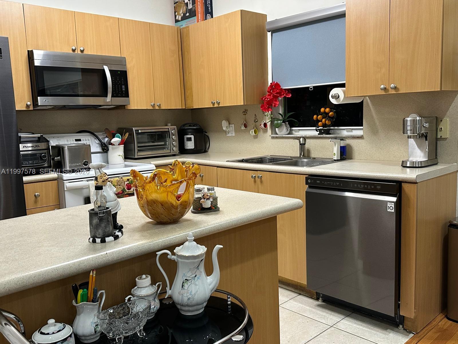 1612 Southeast 30th Street Homestead, FL 33035 - Photo 11 of 41