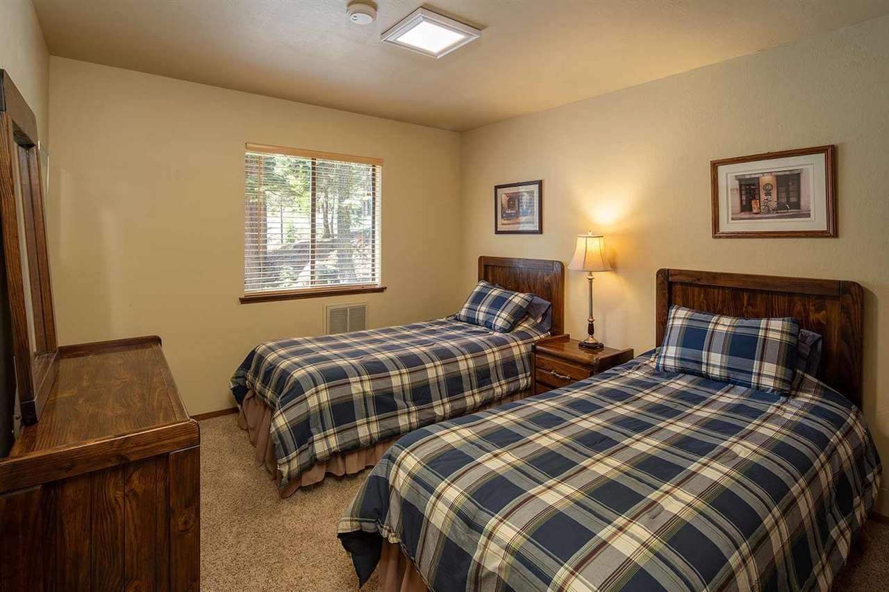 11917 Chamonix Road Truckee, CA 96161 - Photo 19 of 21 Gallery Image 19