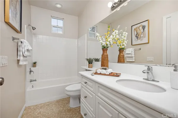 $999,000 | 33 Flowerbud, Irvine, CA 92603