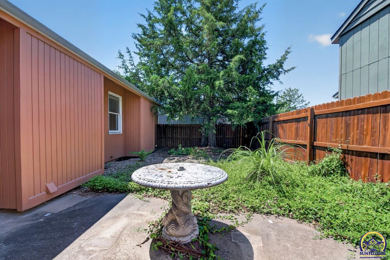 5701 Southwest Arrowhead Court Topeka, KS 66614 - Photo 33 of 36