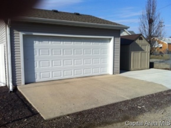 2112 East Sangamon Avenue Springfield, IL 62702 - Photo 3 of 17