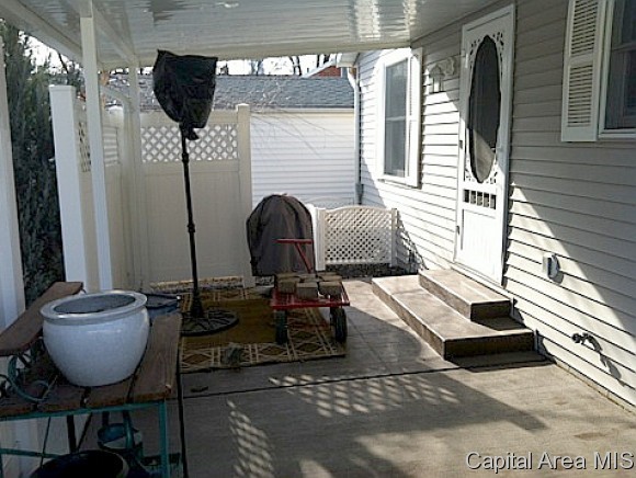 2112 East Sangamon Avenue Springfield, IL 62702 - Photo 4 of 17