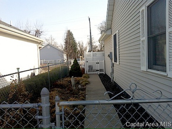 2112 East Sangamon Avenue Springfield, IL 62702 - Photo 5 of 17