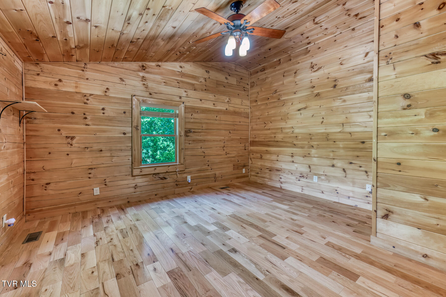 265 Minton Hollow Road Elizabethton, TN 37643 - Photo 18 of 52 265 Minton Hollow Rd-27