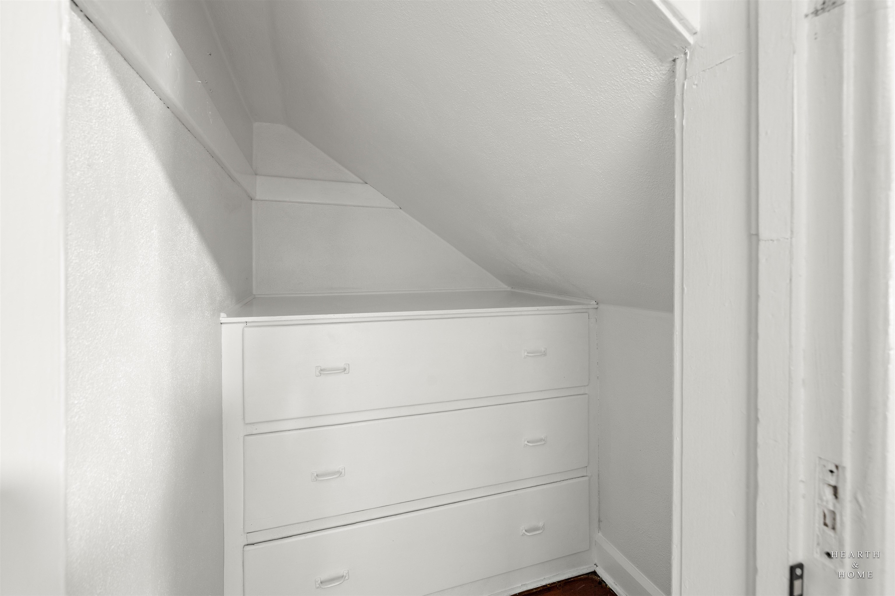 1016 B Street Rockford, IL 61107 - Photo 23 of 38 a view of an empty walk in closet