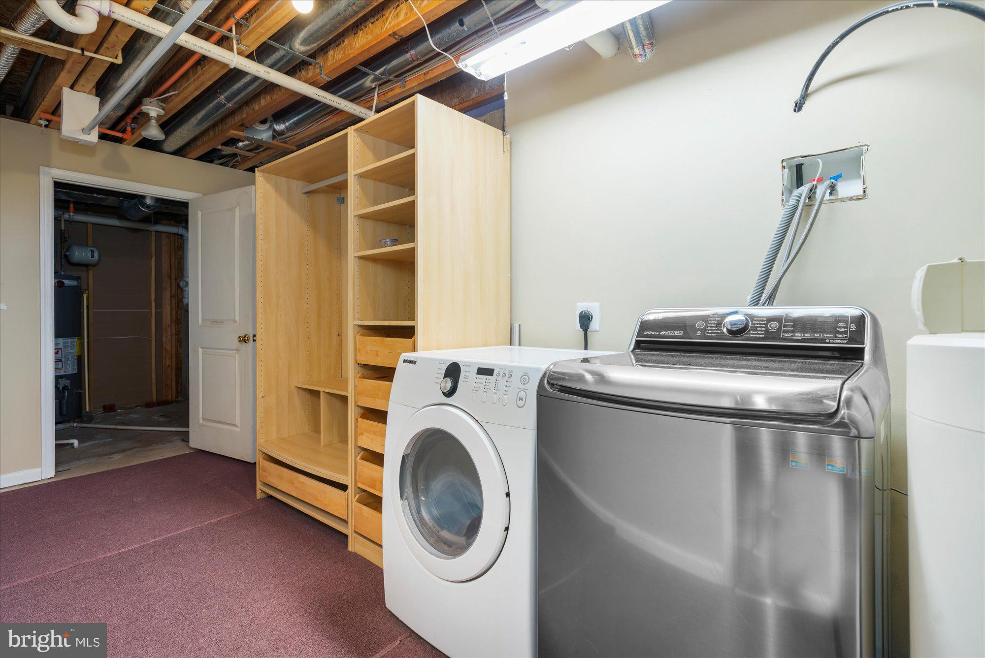 813 Geranium Drive Warrington, PA 18976 - Photo 30 of 44 a utility room with dryer and washer