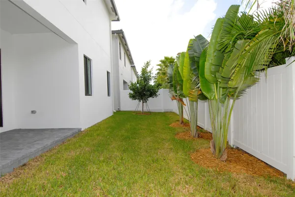 $6,750 | 1435 Southwest 23rd Street, Fort Lauderdale, FL 33315