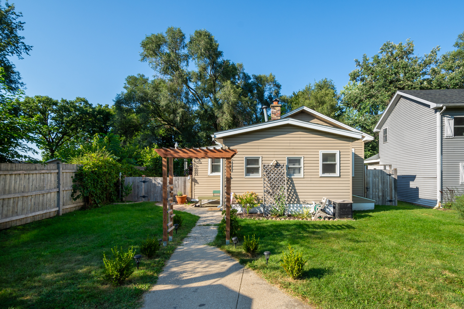 615 North River Road McHenry, IL 60051 - Photo 1 of 23