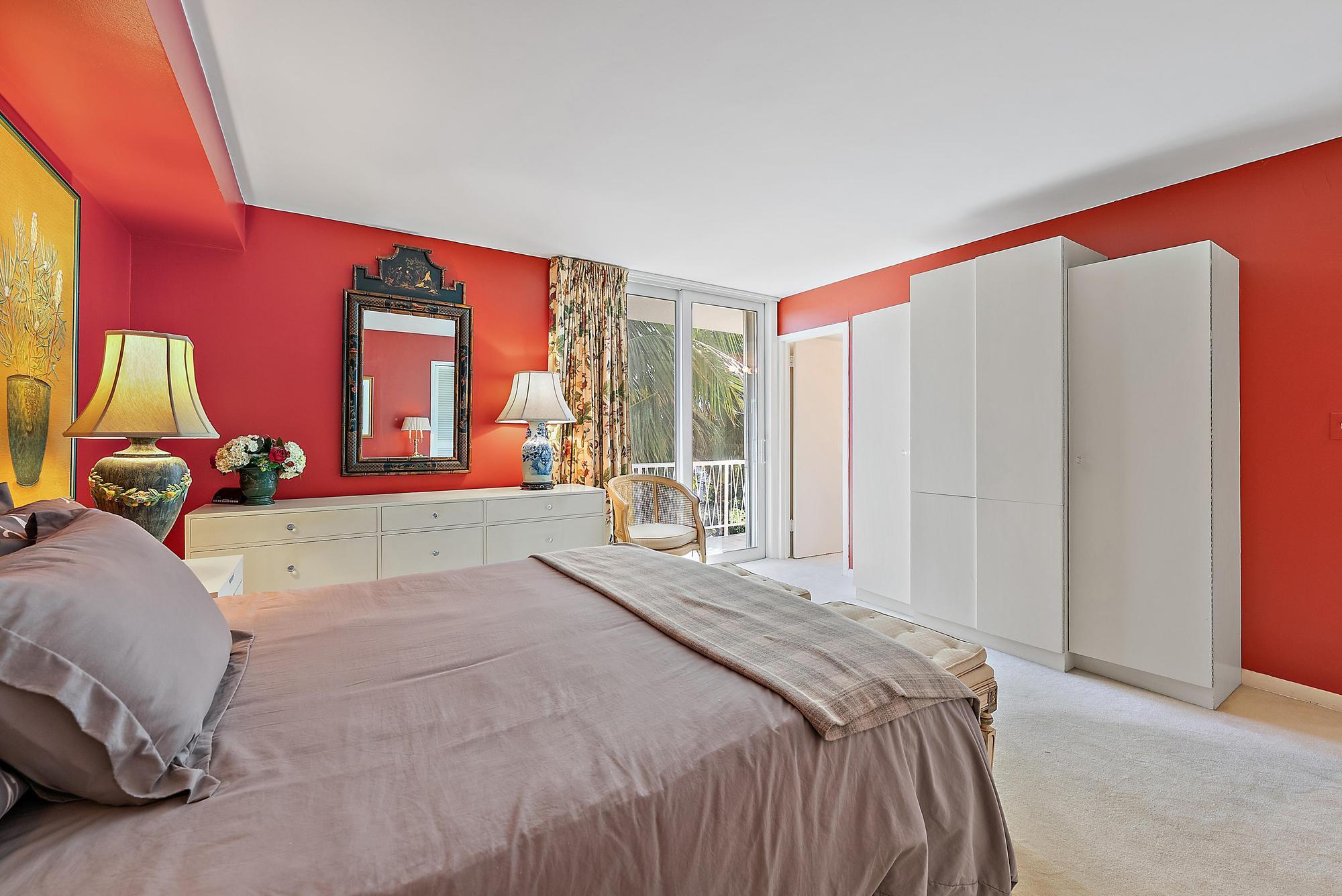 170 Chilean Avenue, Unit 4B Palm Beach, FL 33480 - Photo 11 of 25 Primary bedroom