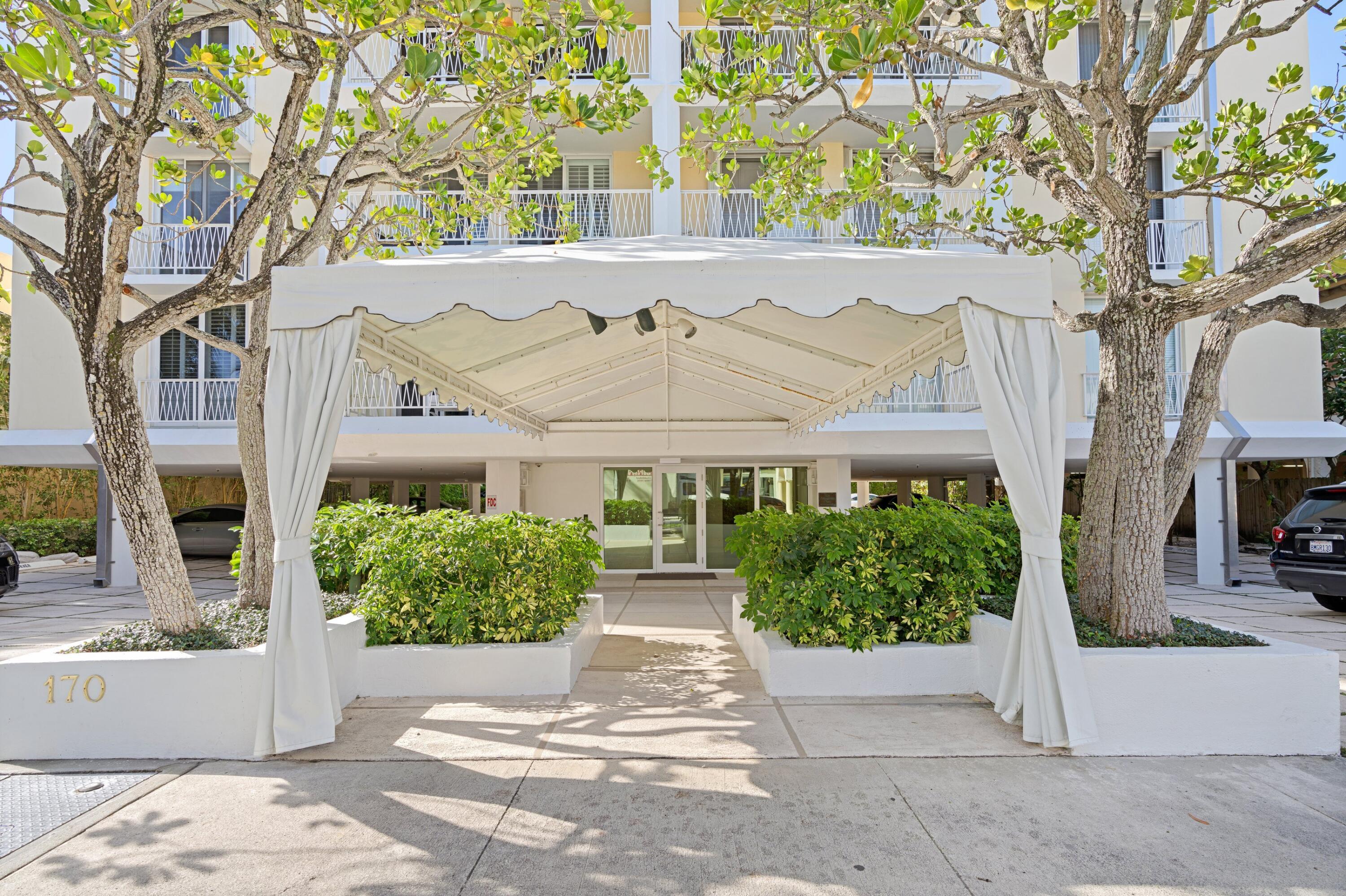 170 Chilean Avenue, Unit 4B Palm Beach, FL 33480 - Photo 3 of 25 Front entrance