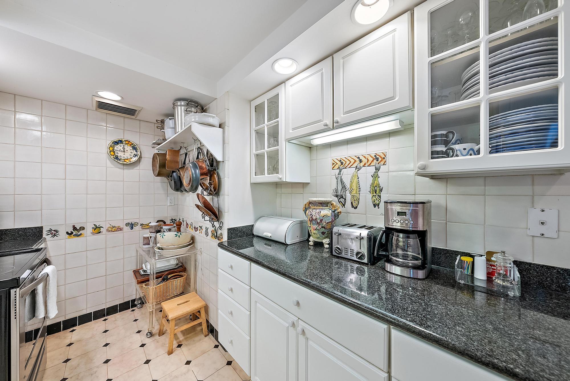 170 Chilean Avenue, Unit 4B Palm Beach, FL 33480 - Photo 10 of 25 Kitchen