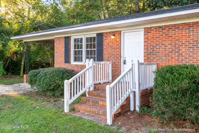 $199,000 | 305 British Road, Kinston, NC 28501
