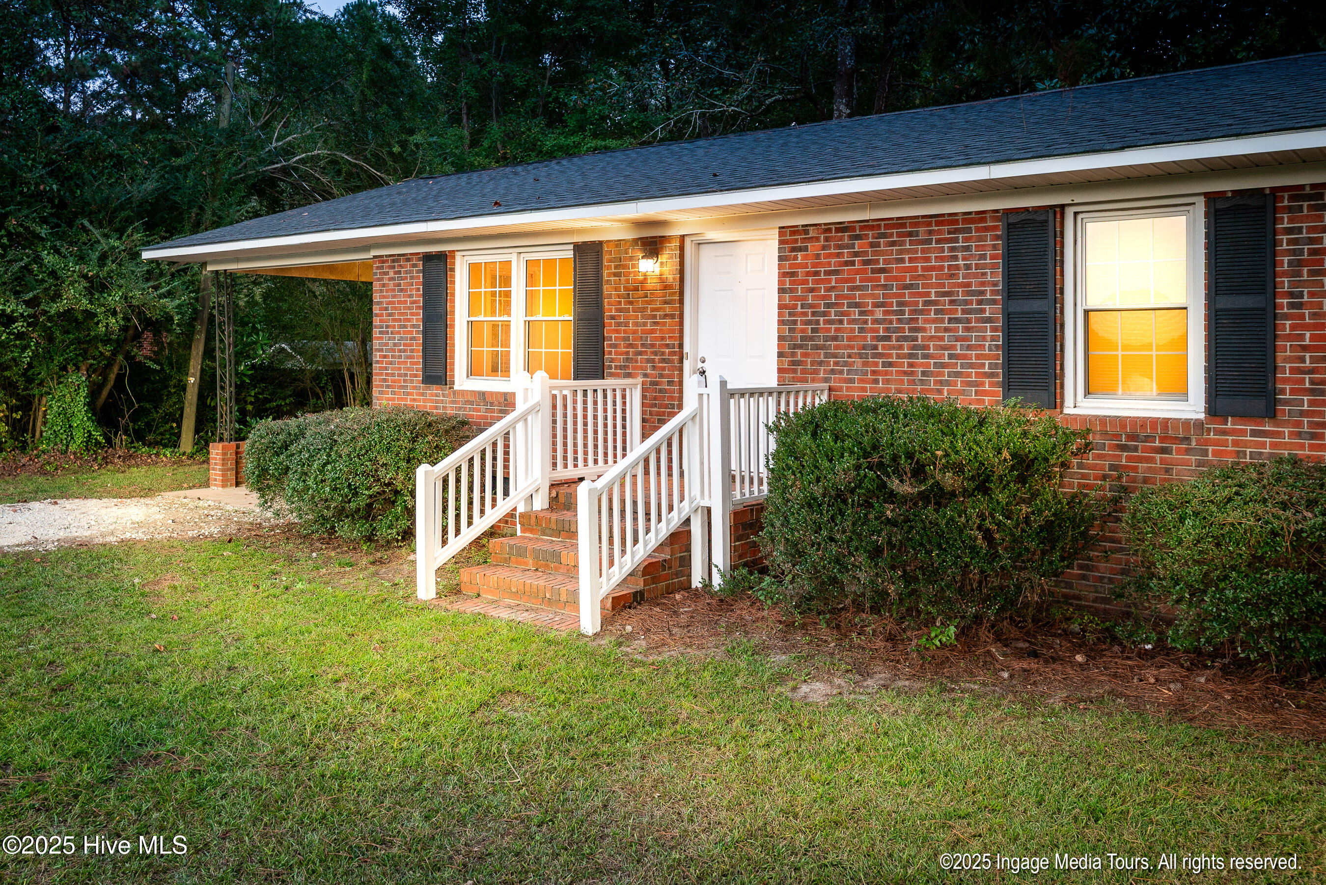 305 British Road Kinston, NC 28501 - Photo 4 of 30 20251006 MLS S_Nilsen 305 British Rd Kin