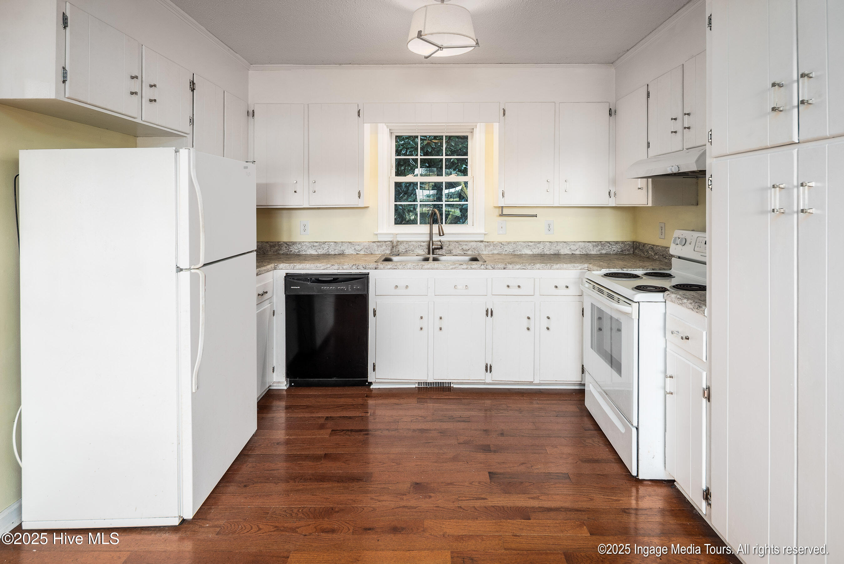 305 British Road Kinston, NC 28501 - Photo 8 of 30 20251006 MLS S_Nilsen 305 British Rd Kin