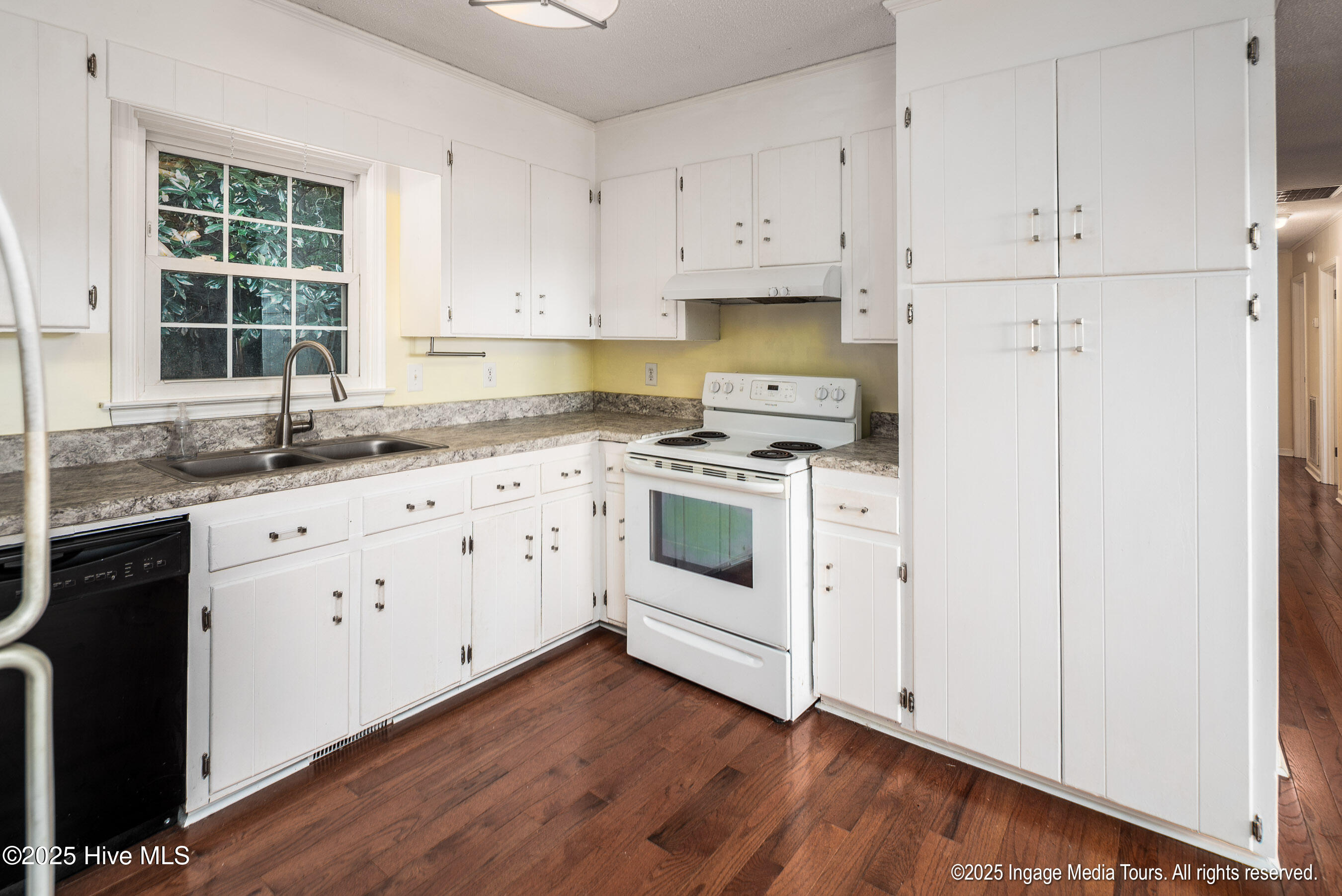 305 British Road Kinston, NC 28501 - Photo 9 of 30 20251006 MLS S_Nilsen 305 British Rd Kin